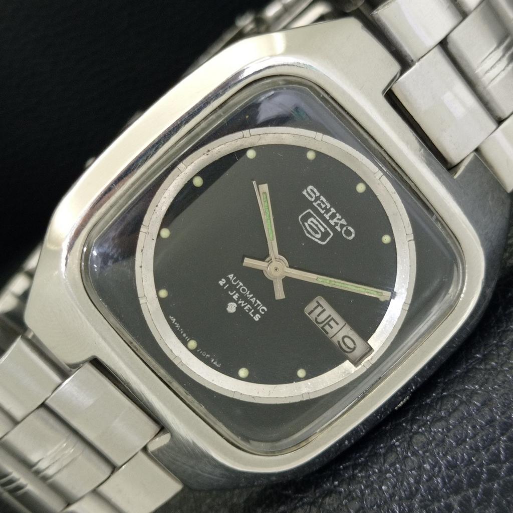 

ОРИГИНАЛЬНЫЕ ВИНТАЖНЫЕ МУЖСКИЕ АВТОМАТИЧЕСКИЕ ЧАСЫ SEIKO 5 JAPAN 7019A С ОРИГИНАЛЬНЫМ ЦИФЕРБЛАТОМ a702477-5 R124-a702477