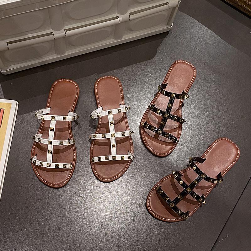 2025New Shoes For Women Designer Flat Slippers Summer Brand Rivet Shoes Gladiator Sandals Comfortable Casual Peep To
