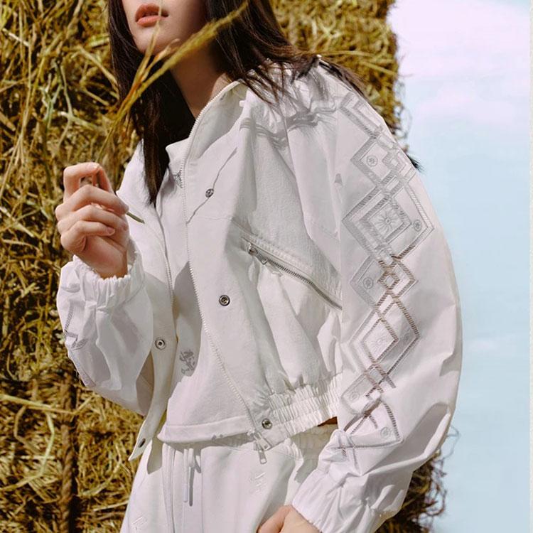 Li Ning Loose Fit Sports Hooded Windbreaker Jacket Women Outerwear White AFDSB80-1