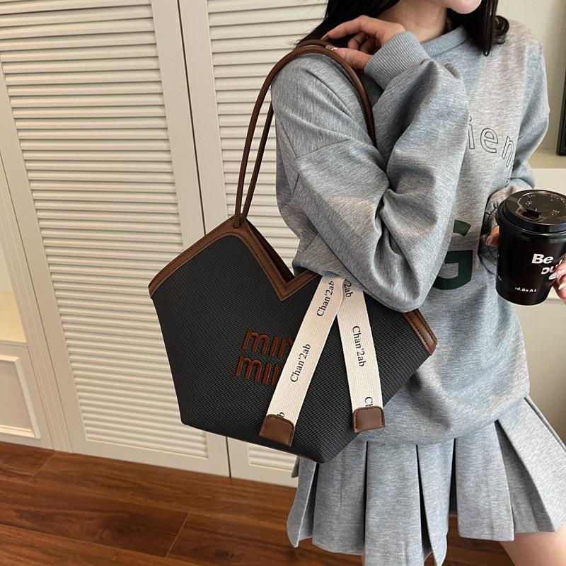 Large Capacity Tote Bag Women's Fashion Versatile Bag Casual Commuter Shoulder Bag