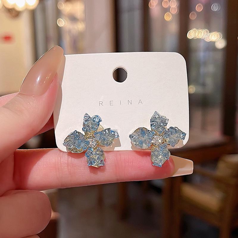 Elegante Ohrringe mit Farbverlauf-Kristallblume - S925 Silberstift, hochwertiges Design für Damen