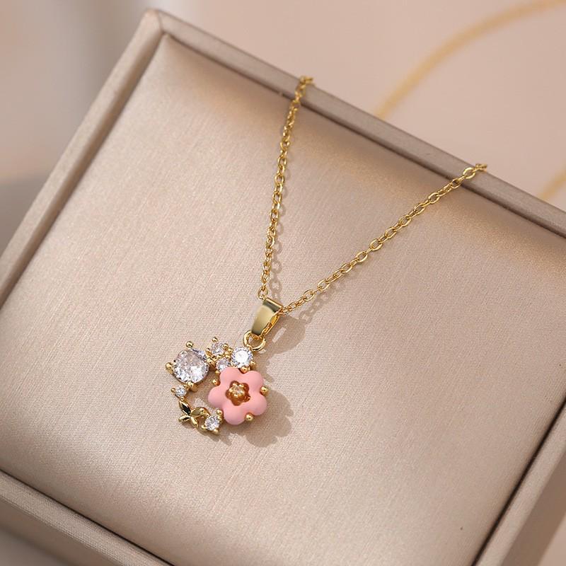 Women's Fashion Heart Pendant Necklace - Elegant, Simple Design, Versatile Clavicle Chain Jewelry