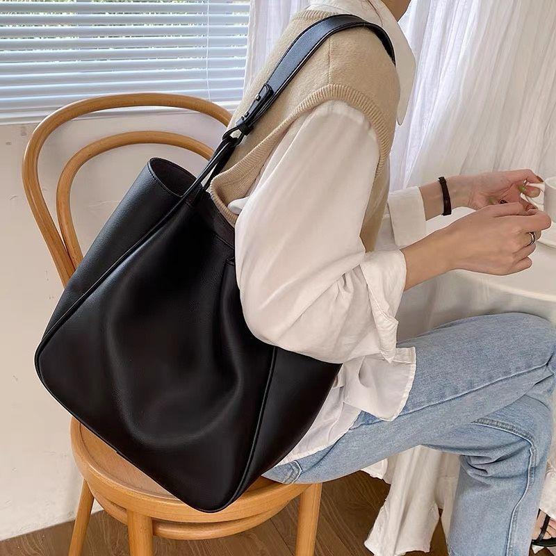 Large Capacity Women's Fashionable Retro Work Commuter Tote Bag Niche Shoulder Underarm Bag Versatile