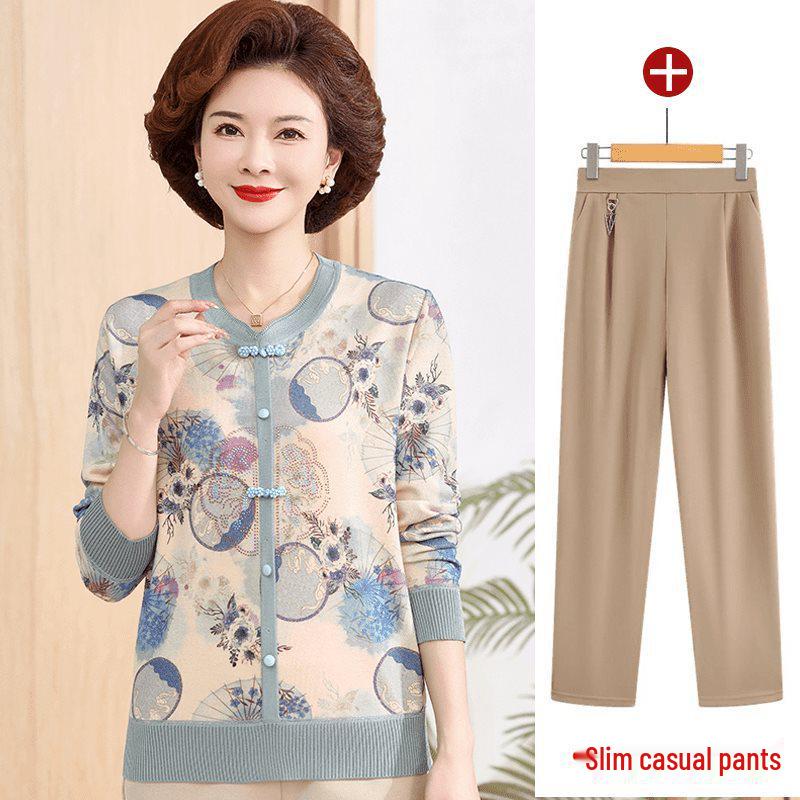 Herbststrickware für Frauen mittleren Alters: Schicker Pullover im neuen Stil