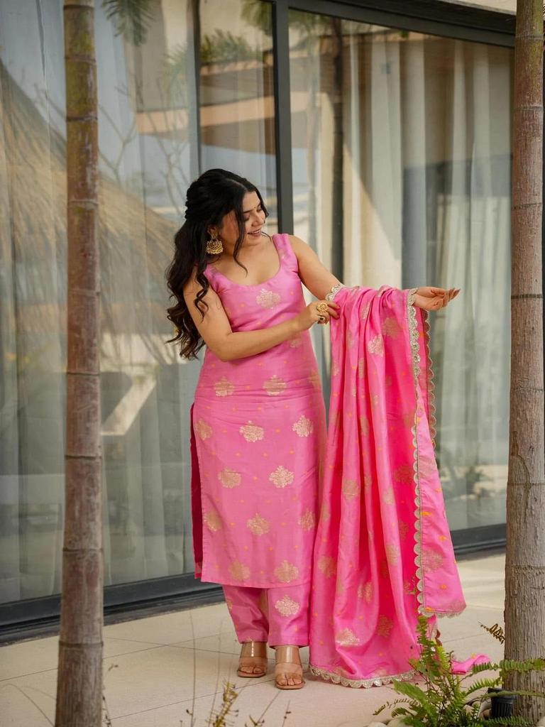 Women Pink Kurta Set with Dupatta – Zari Woven Ethnic Festive & Party Wear
