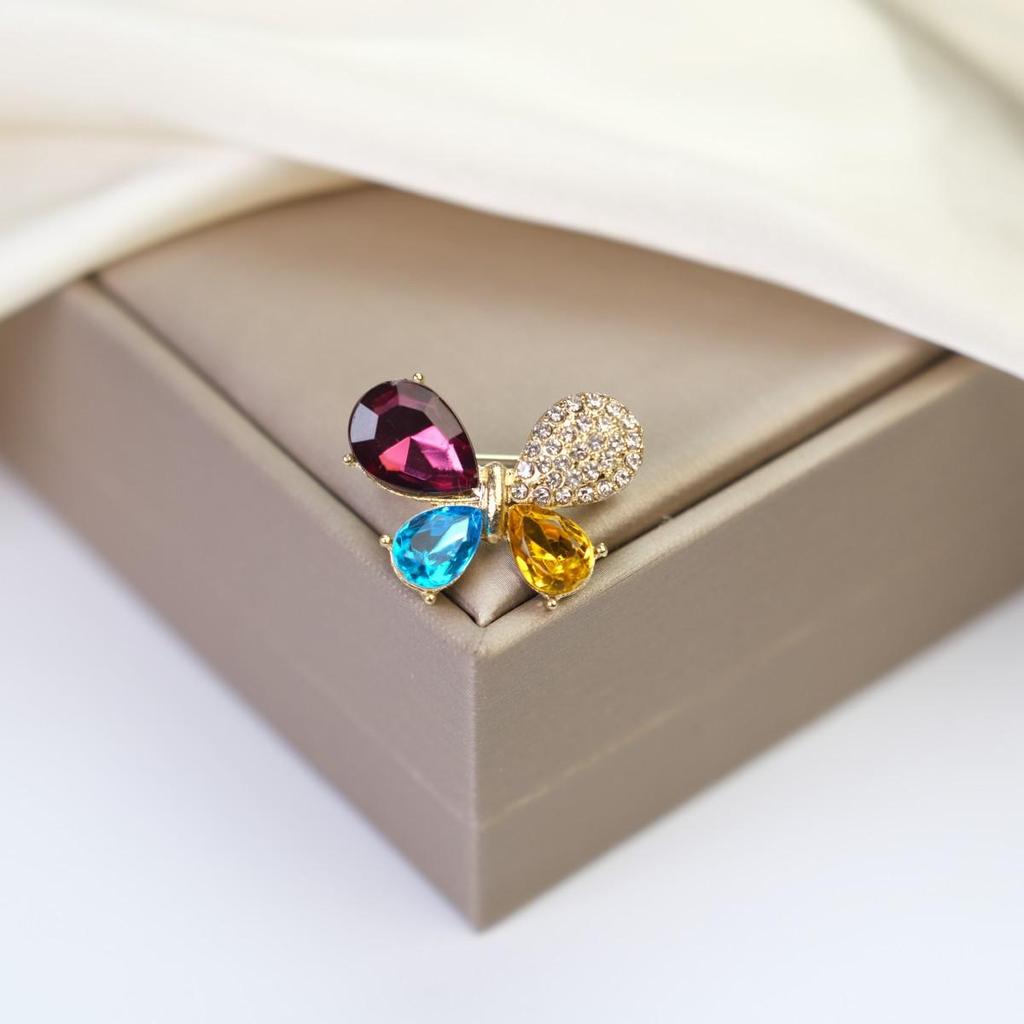 Elegant Women's Brooch: Versatile Bow & Insect Flower Design with Anti-Exposure Feature
