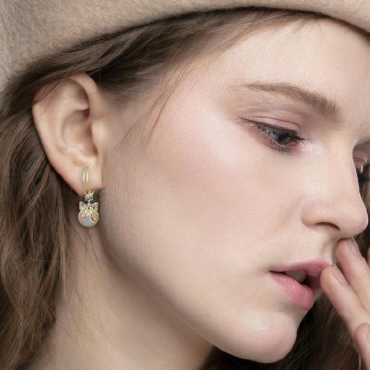 Fashionable Pearls Drop Earrings Stylish Pearls Pendant Earrings with Silver Finish Elegant Dangle Ear Adornment