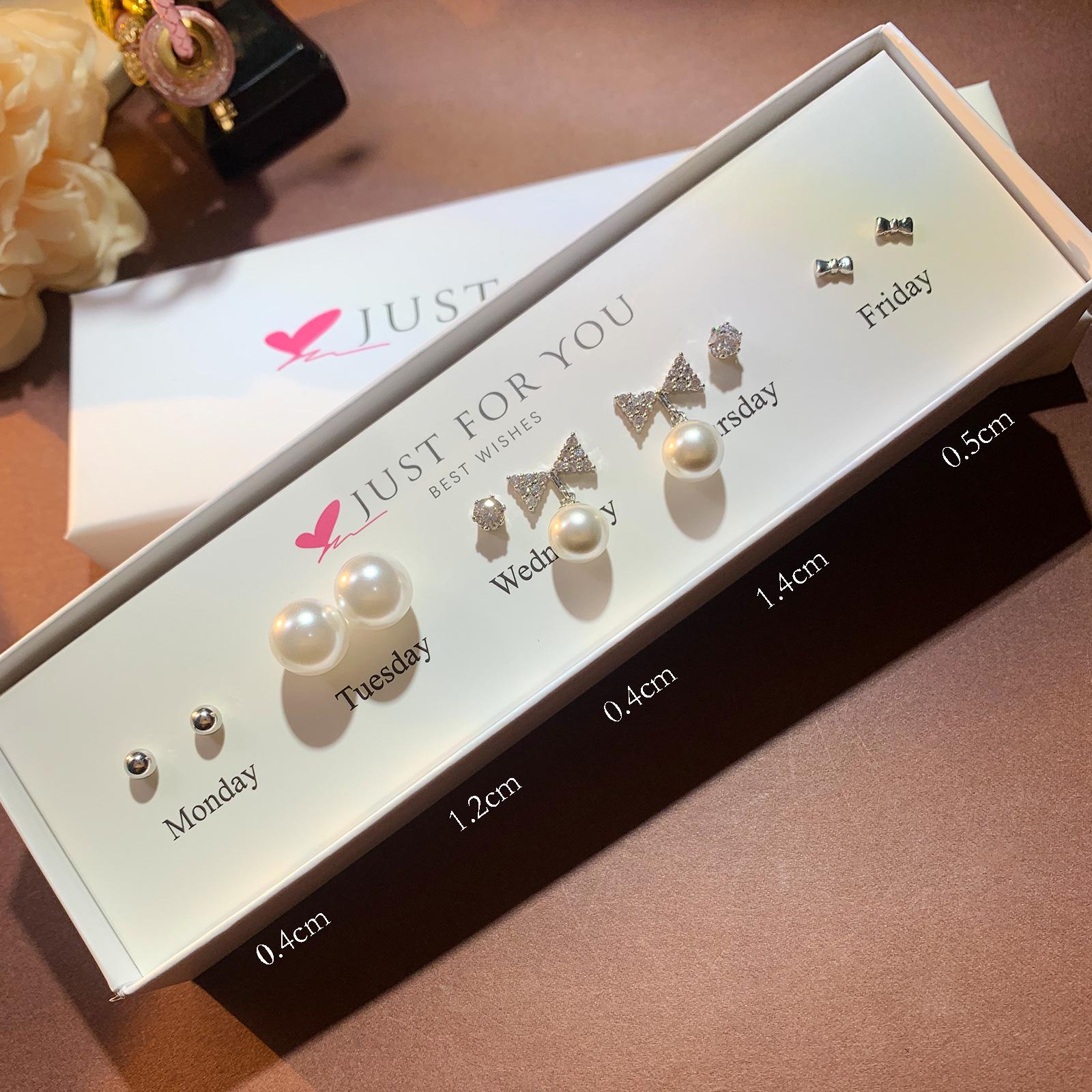 

Набор серег-пуссетов в форме сердца с цирконом, цветком и жемчугом для женщин Boxed Set