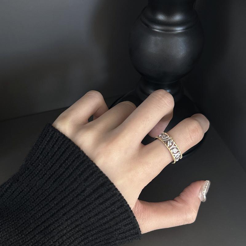 Fashionable Minimalist Geometric Design Adjustable Copper Ring For Women With Sparkling Diamonds