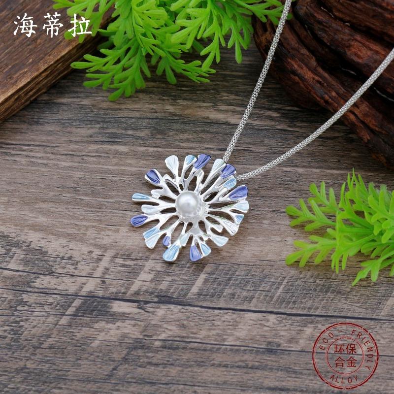 New Enamel Color Hollow Geometric Petal Pendant Women's Simple High-end Versatile Flower Necklace