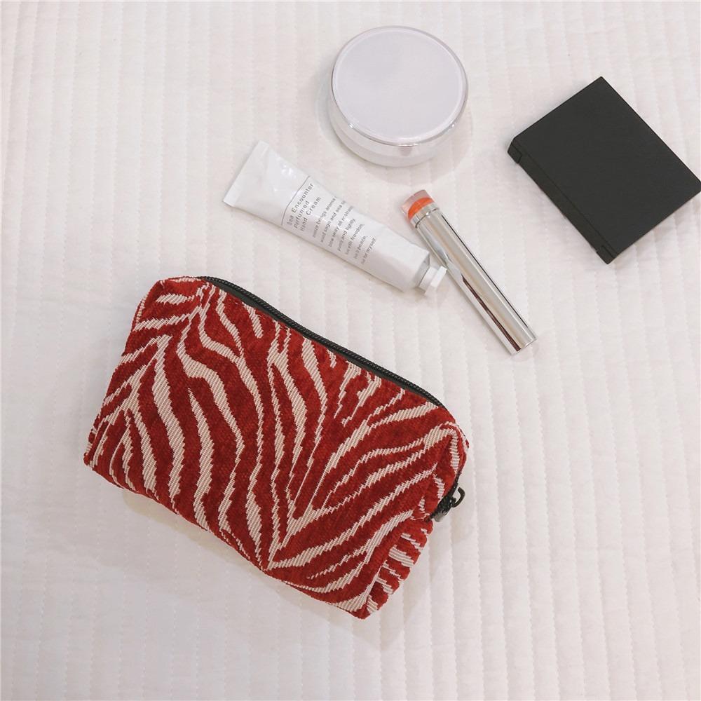 

Japanese Harajuku Ladies Cosmetic Bags Portable Size Simple Design Coin Purses Large Capacity Multifunctional Makeup Bags красный