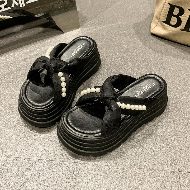 New Chinese-style cross-strapped pearl cool slippers for women's summer wear 2025 new foreign-style thick-soled heightening one-word slippers