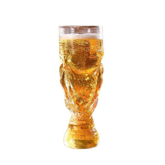 Mug à Bière Football pour Bières Artisanales Stouts et Cidres Poignée Ergonomique Verre à Bière Design Inspiré des Stades Tasse à Bière Parfaite pour les Soirées Regardage les Barbecues et