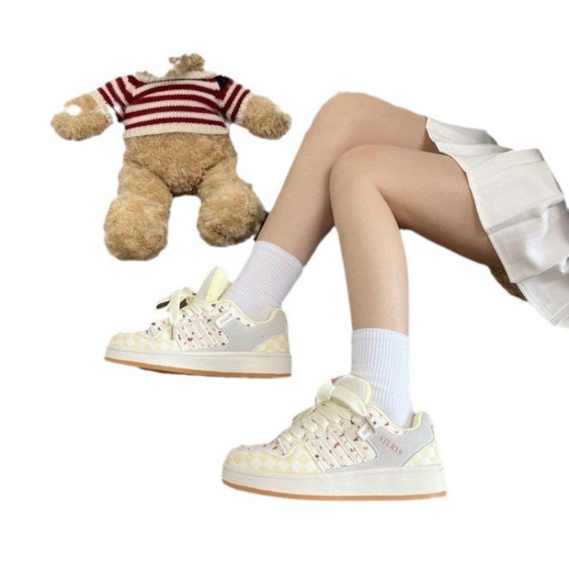 Original Cranberry Color Matching Platform Bread Shoes Female Cute Versatile Casual Board Shoes New Little White Shoes