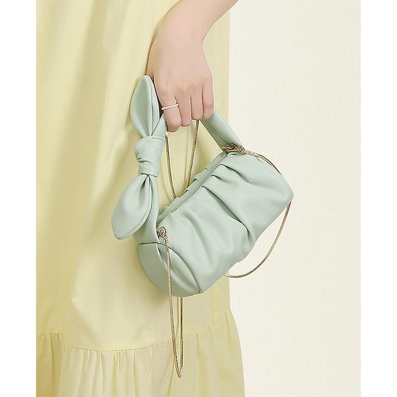 

Versatile Pleated Cloud Bag: Women s Trendy Summer Crossbody with Chain