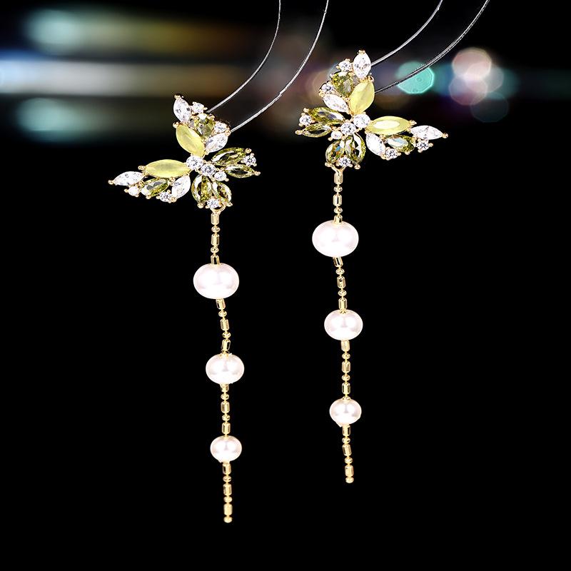 

Женские серьги в элегантном дизайне «легкая роскошь» с кисточками-бабочками из искусственного жемчуга, модные и универсальные серьги нишевого дизайна