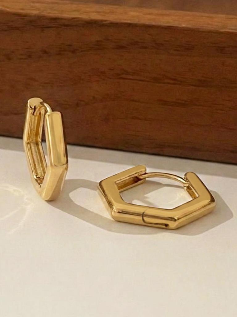 Hexagon Buckle Stainless Steel Earrings - Retro Geometric Design, Women’s Fashion, Fade-Resistant.