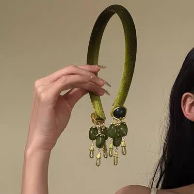 Plastová čelenka s drahokamy a olivově zelenou třásní - Elegantní čínský styl Vlasový doplněk pro ženy Retro ozdoba do vlasů