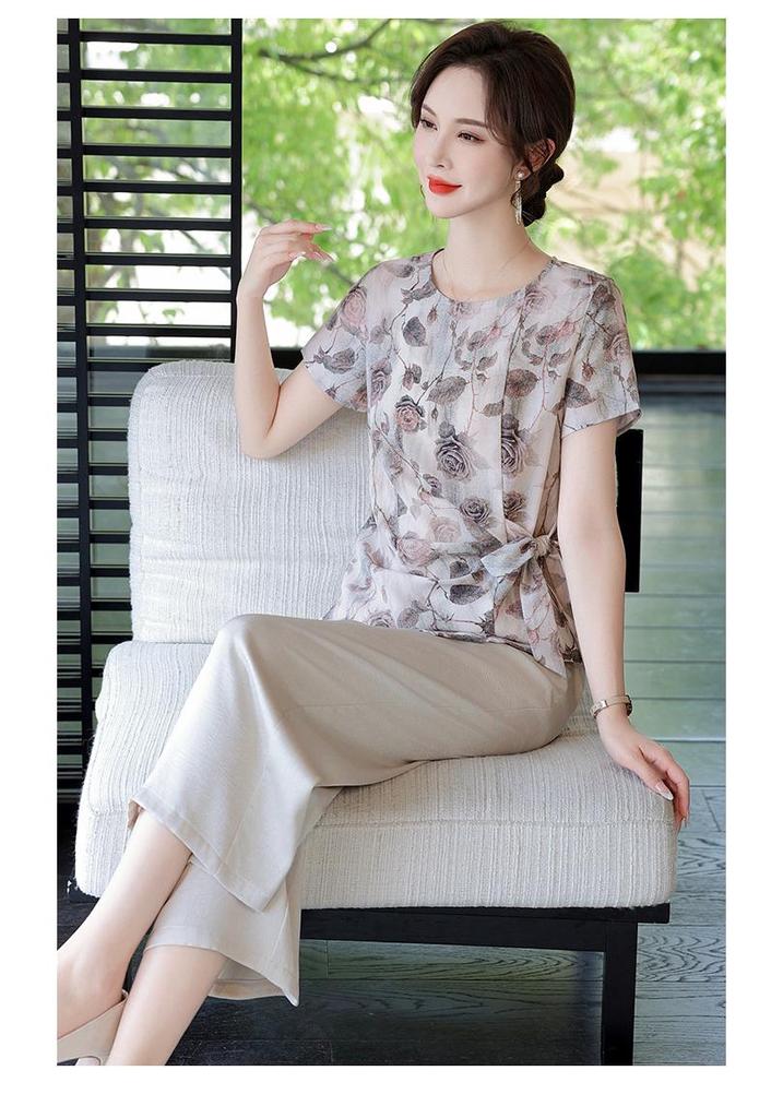 Elegant Chiffon Short Sleeve Two-Piece Set for Middle-Aged Women - Petite Summer Slimming Top, Fashionable for Women Over 50