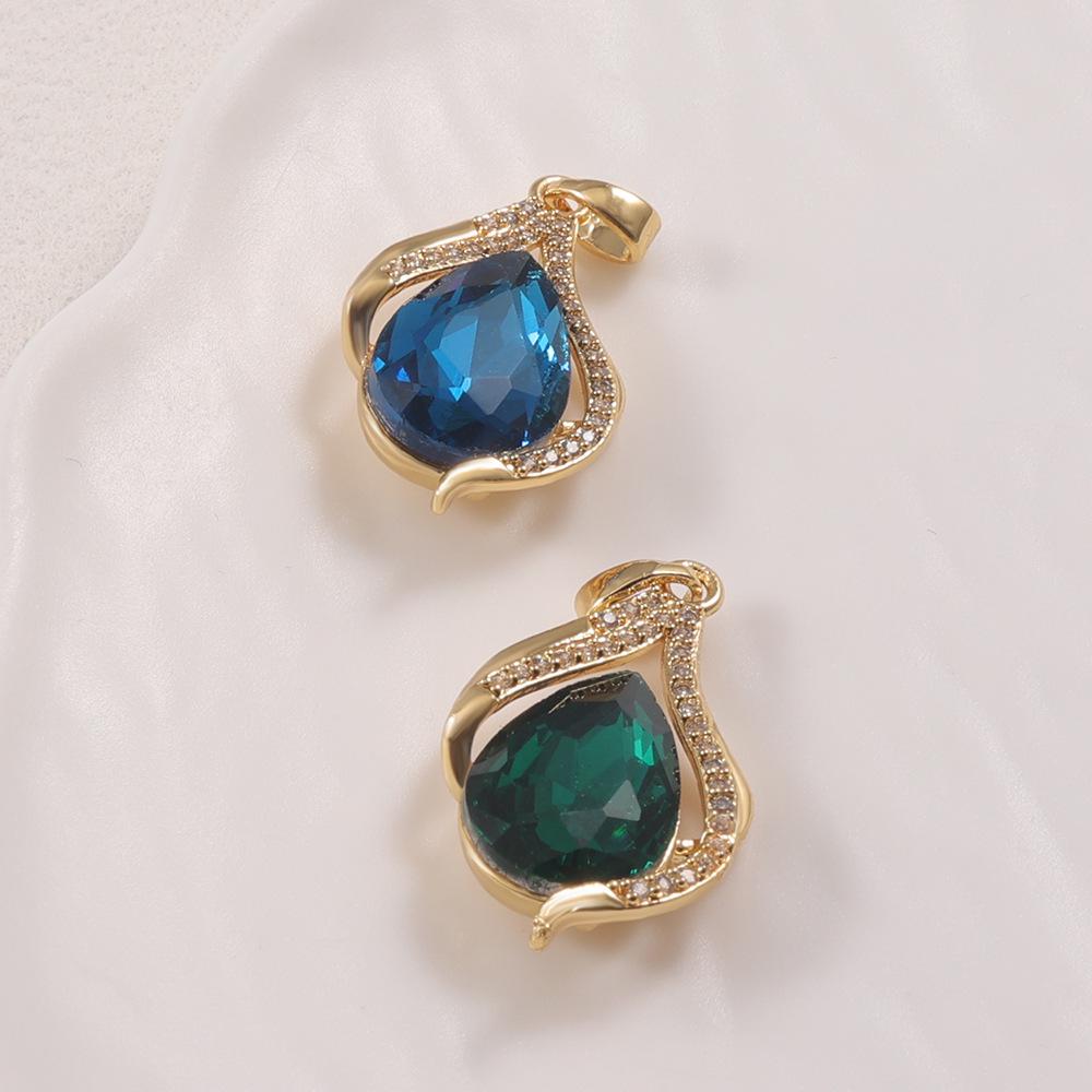 High-Grade Sapphire & Emerald Toned Pendant - Elegant and Versatile Design
