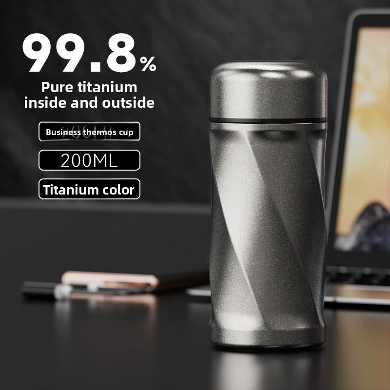 Mini-Reisebecher mit doppelwandiger Isolierung aus reinem Titan, tragbare Taschen-Wasserflasche, Haushalts-Wasserflasche, Wasserkrug