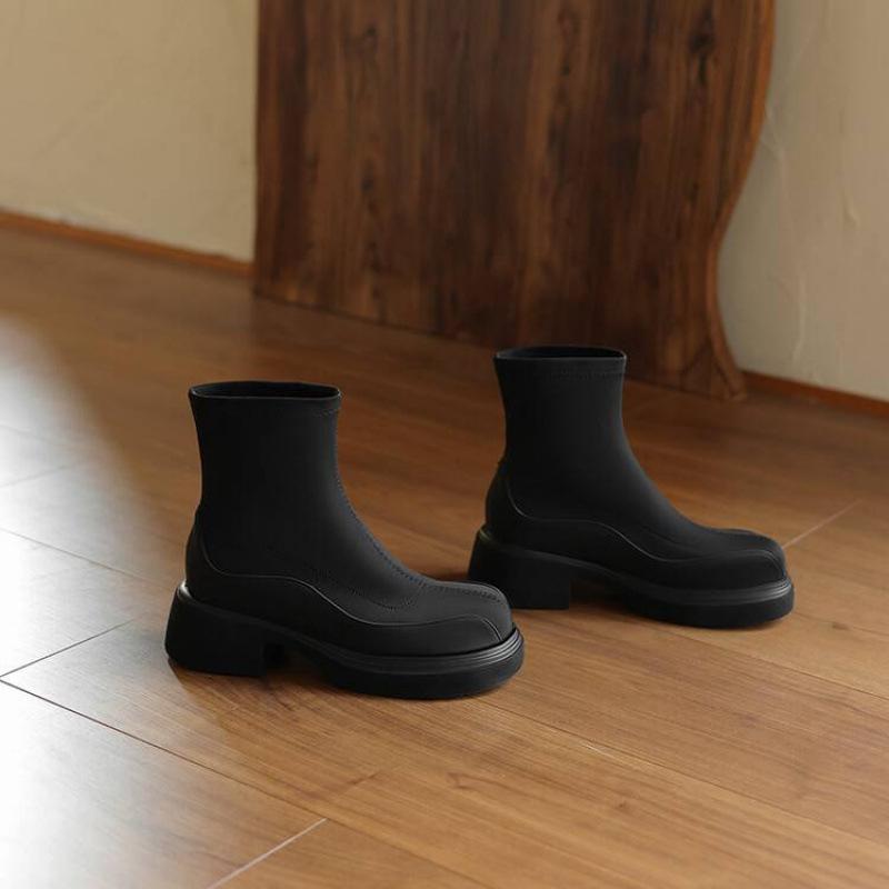 Autumn and Winter Women's Platform Fashion Boots Non-slip Large Size Women's Boots Round Head High Boots Women's Middle Heel New Square Heel Leathe