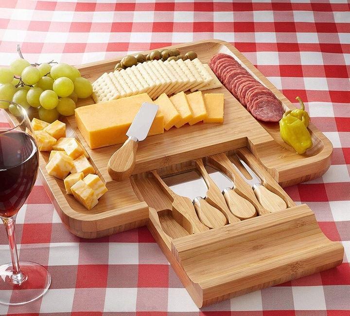 Cheese cutting board, serving snacks, cake stand, bamboo knives