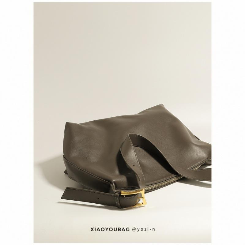 

Fashion trend bag soft collapse minimalist shoulder bag hand bag 2025 new bag women s large capacity messenger bag