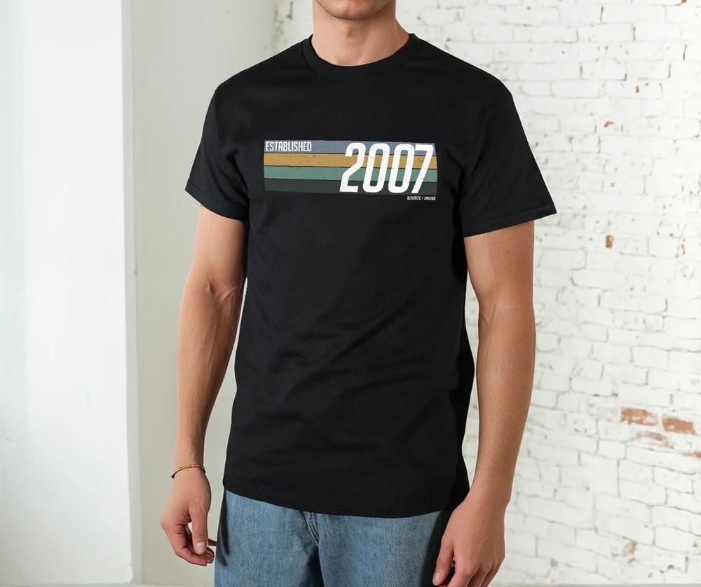 

Established 2007 T-shirt Top Funny 18th Birthday Gift Retro Gift Dad Legend L