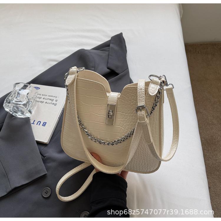 Niche lock chain tote bag women's 2025 new simple commuter underarm bag crossbody handbag women's shoulder bag