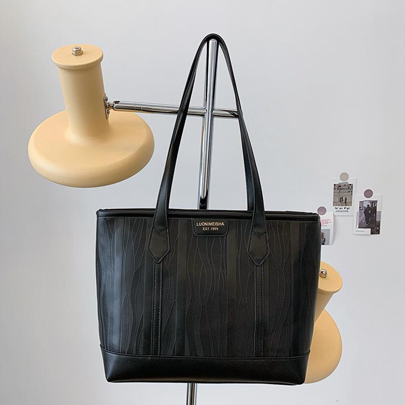 Large Capacity Commuting Casual Ladies Fashionable Retro New Soft Face Solid Color One Shoulder Armpit Tote Women's Bag