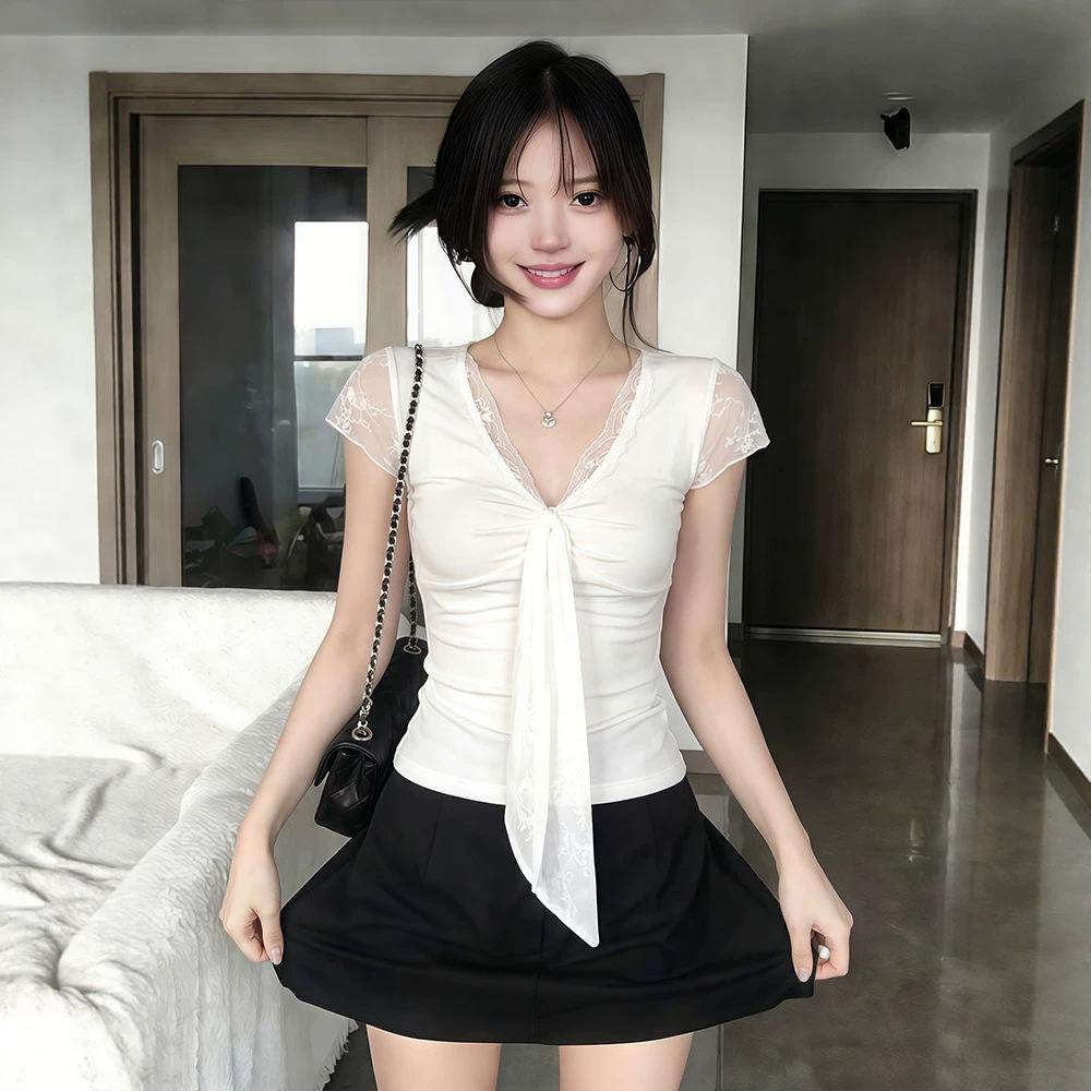 White V-neck lace splicing short-sleeved t-shirt for women's summer pure desire to slim and thin, unique, beautiful and beautiful, and trendy tops