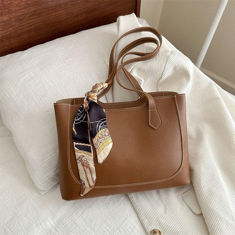 Chic 2024 Large Capacity Tote Bag For Women Modern Simple Pu Shoulder Handbag