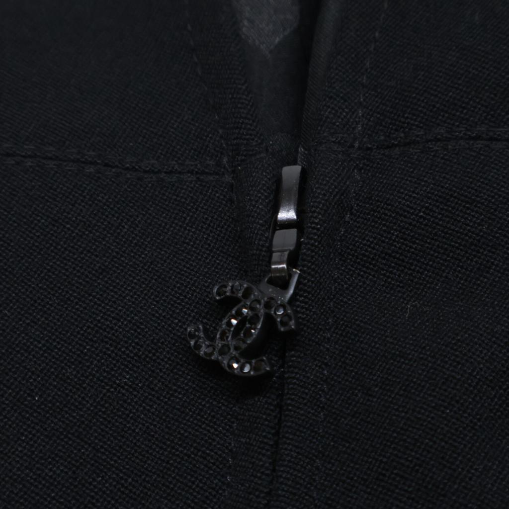 Chanel 02A P191712 CC Logo Zip Sleeveless Top with Ribbon Brooch Dress 38 blackUsed