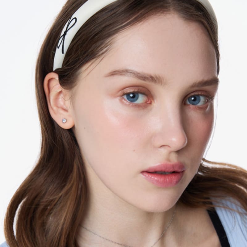 L’OMBRILLANT Petite Heart Cubic Earrings