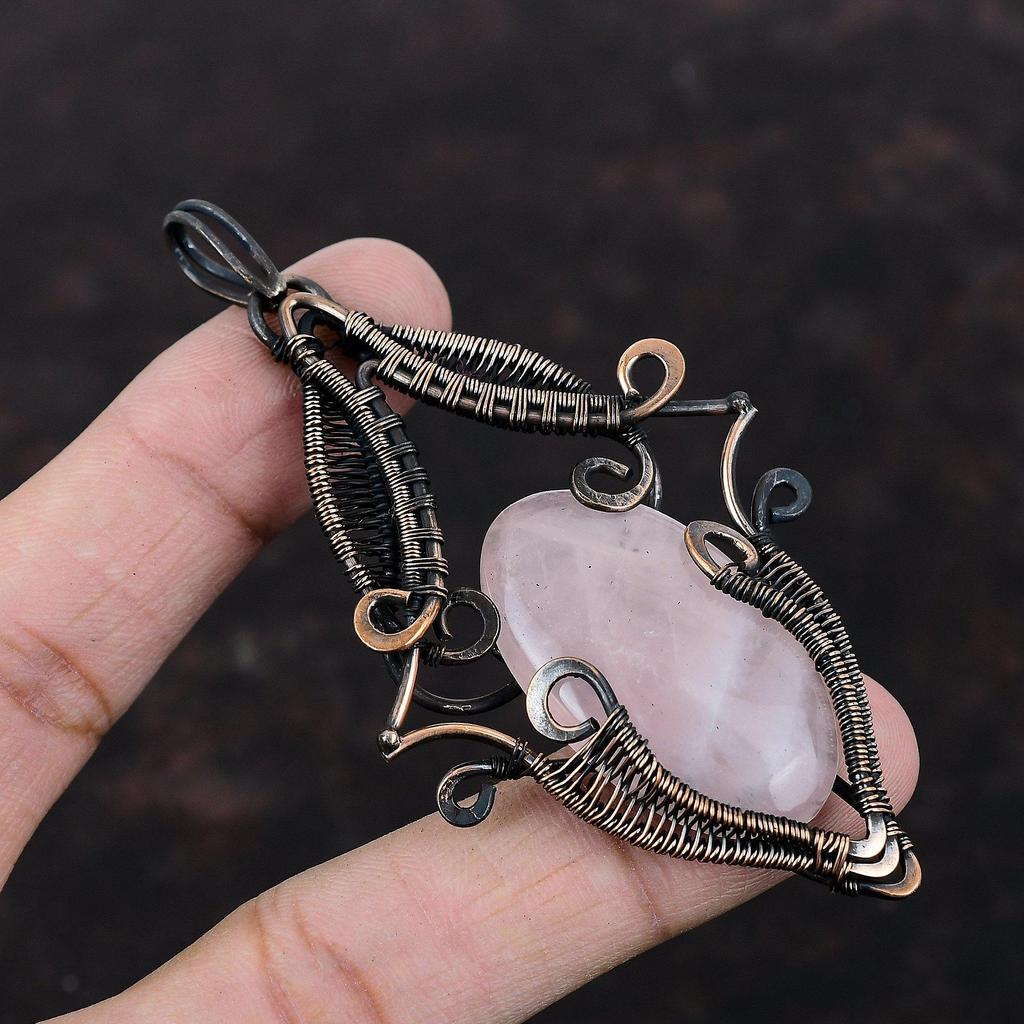 Pingente de quartzo rosa com fio de cobre envolto em joias, pingente feito à mão, pingente de cobre com pedras preciosas para presente, pingente de quartzo rosa com fio envolto em joias