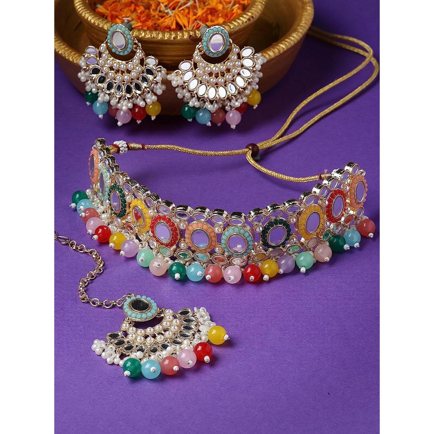 

Sukkhi Classy Choker, ожерелье, серьги, набор украшений с набором украшений Maangtikka