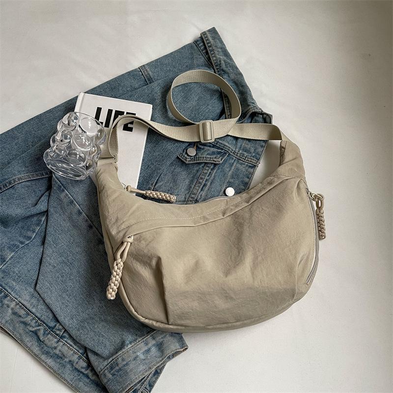

Nylon canvas messenger bag women s large capacity 2026 new simple and lightweight shoulder bag sports fitness bag dumpling bag