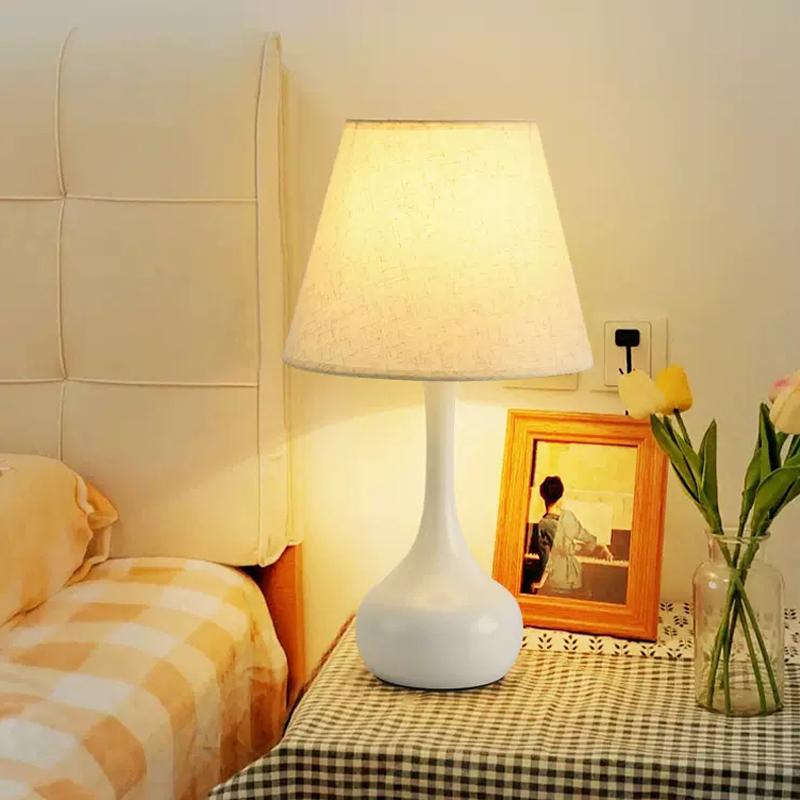 Nordic Touch Stoff Tisch Lampen LED Moderne Schlafzimmer Nacht Lichter Schwarz Weiß Lampenschirm Studie Schreibtisch Dekoration Beleuchtung Leuchten