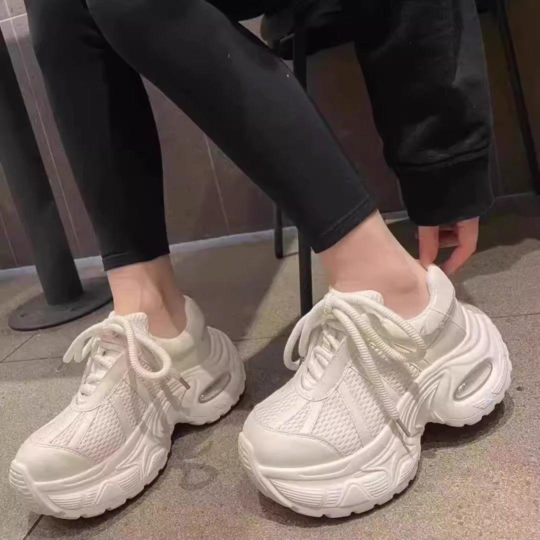 

European station thick-soled air cushion dad shoes for women 2025 spring and summer new breathable mesh lace-up heightening sports and leisure shoes 35 белый