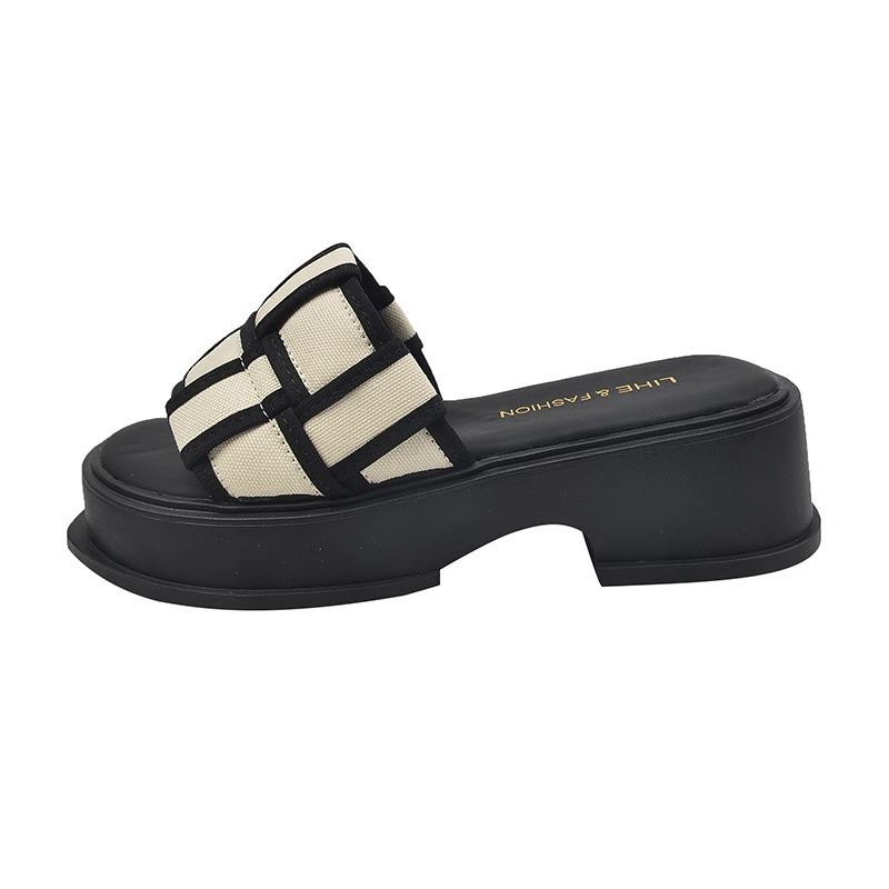 Temperament small fragrant wind flat bottom cool slippers women wear thick bottom outside in summer go out to the beach with skirt one-word slippers