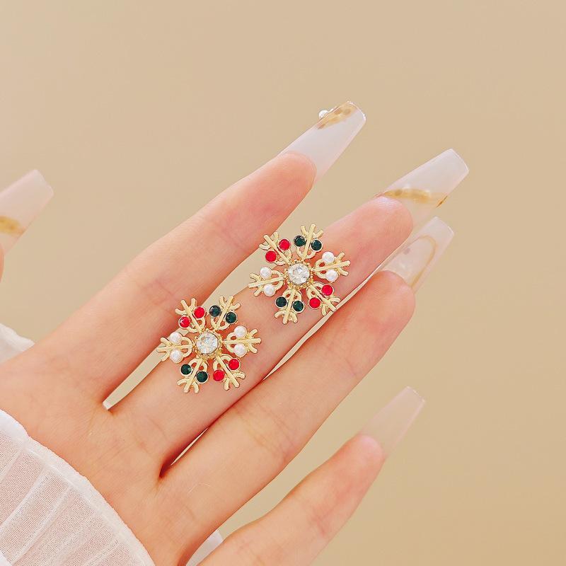 2025 Weihnachts Rentier Schneeflocke Glocke Ohrringe: Damenstecker mit Diamanten- und Perleninlay