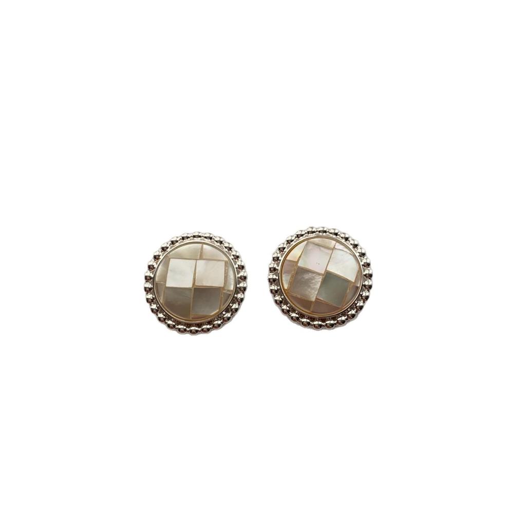 Round Classic Natural Shell Stud Earrings Retro Light Luxury Elegant Versatile Warm Gloss Collage Exquisite