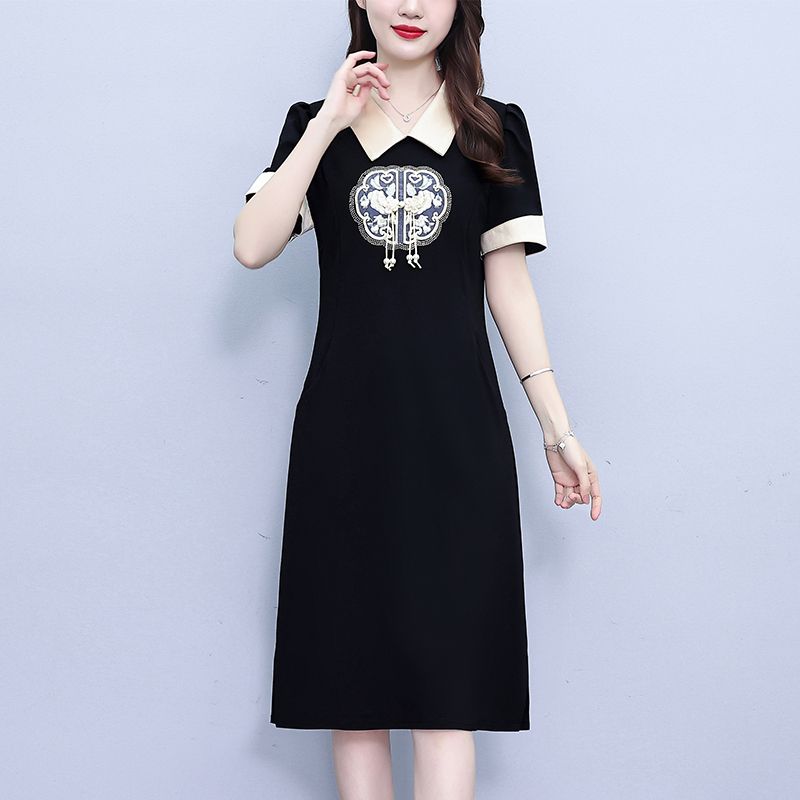 Sommer Schlank Chinesisches Stickerei Kleid Figurbetont Midi Bauch kaschierend Jugendlich Stilvoll