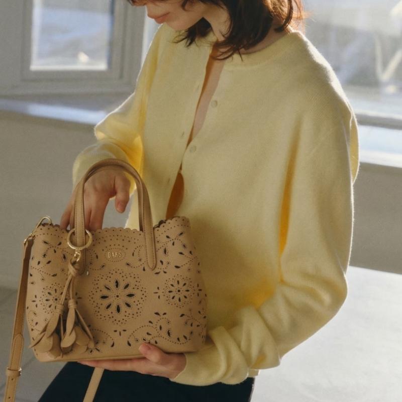 DakS Beige Cowhide Flower Punching Tote Bag S Dcba6e575i2
