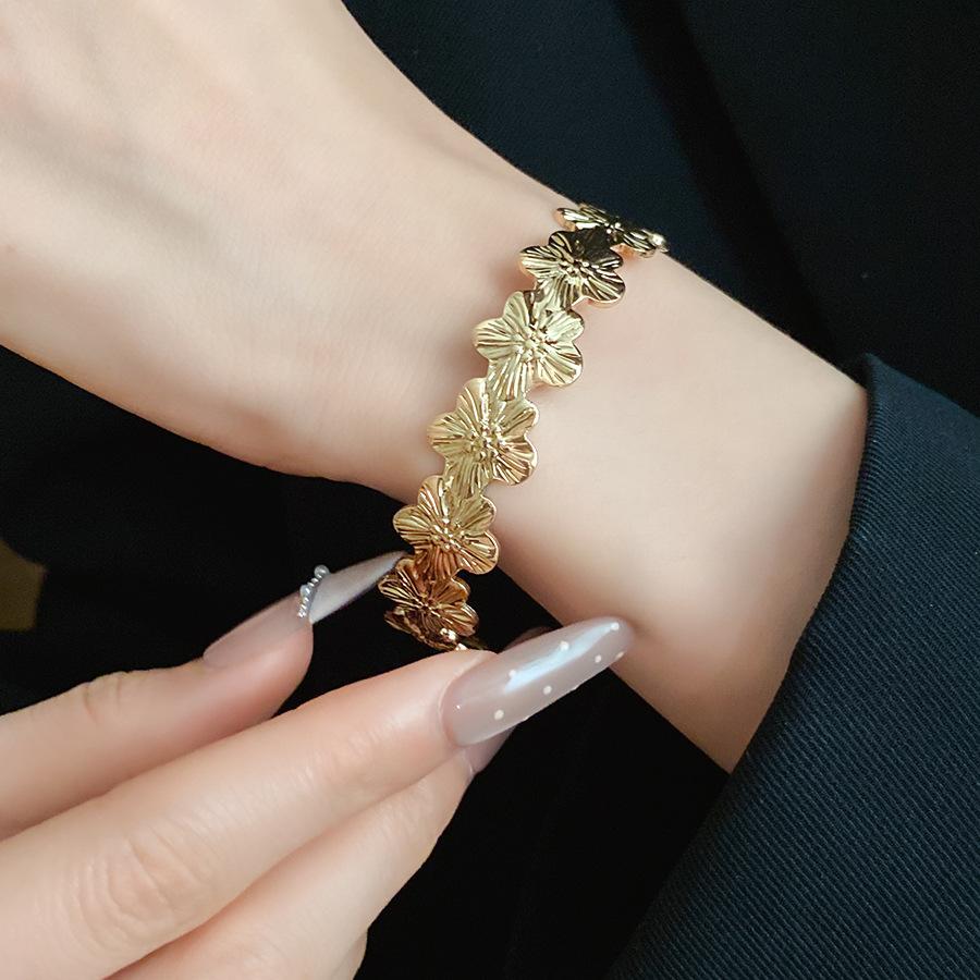 Metallisch Minimalistisch Unregelmäßige Armbänder Damen Mehrschichtig Blume Geometrisch Offener Armreif Stilvoll Exquisit Bankett Schmuck Geschenke
