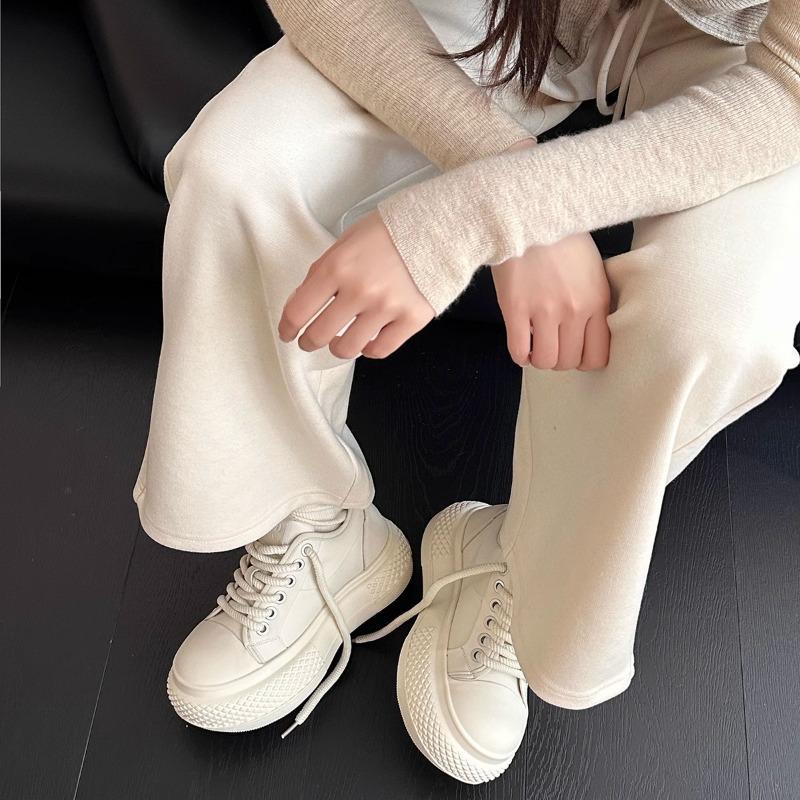 Thick-soled big-headed board shoes increase the height of small autumn and winter new velvet bread shoes muffin casual dad shoes women