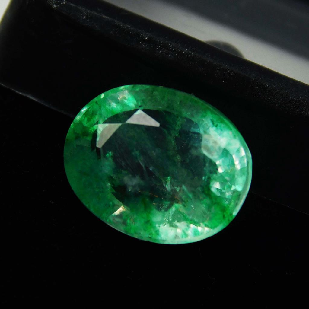 Natural Green Emerald Loose Gemstone 7 Ct Oval Cut Colombian for Jewelry Making and Gem Collections