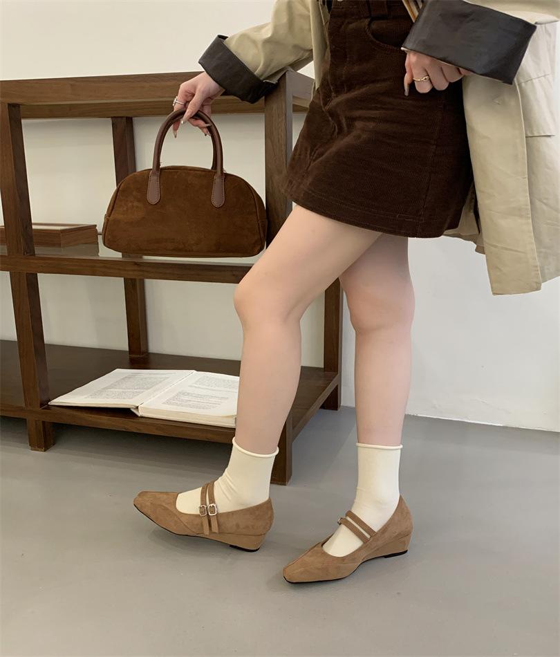 

French retro square head inner heel single shoes women s 2025 spring skirt Mary Jane shoes 39 хакі