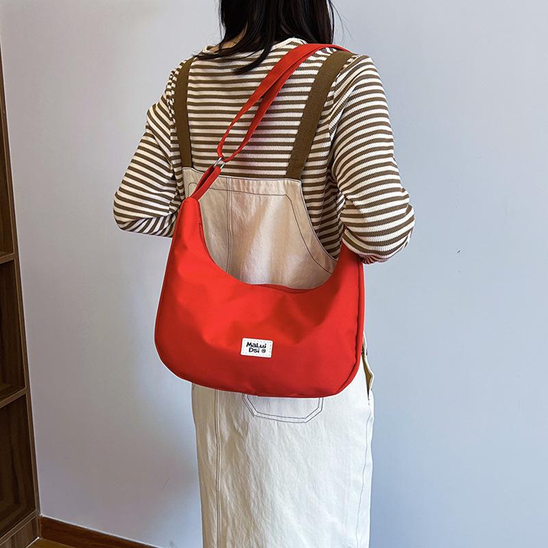 Solid Color Foreign Style Small Fresh Casual Women's Bag 2024 Spring New Shoulder Messenger Bag Simple Dumpling Bag Women's Bag